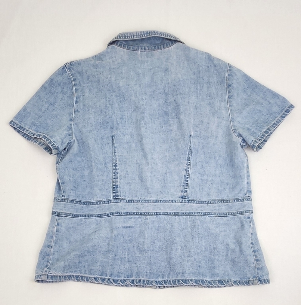 Bobbie Brooks Spring Flowers Lightweight Denim Style Button Down Top - Picture 4 of 7